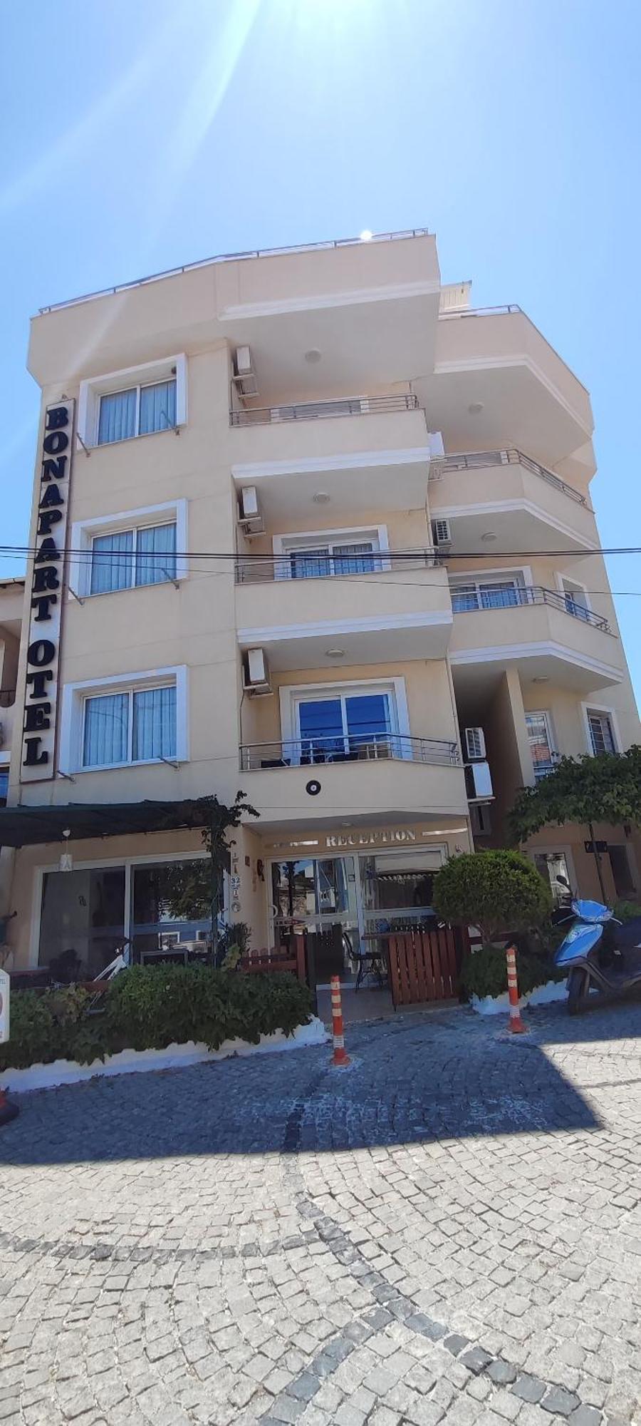 Bonapart Hotel Кешме Экстерьер фото