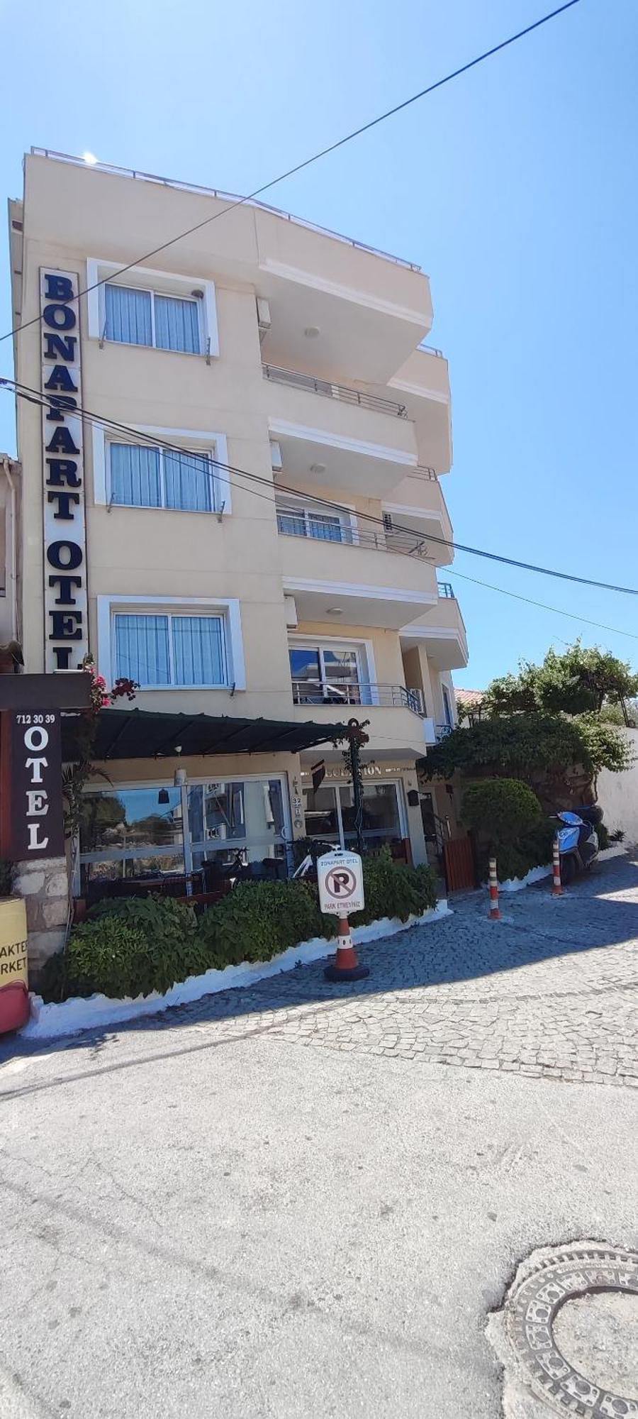 Bonapart Hotel Кешме Экстерьер фото